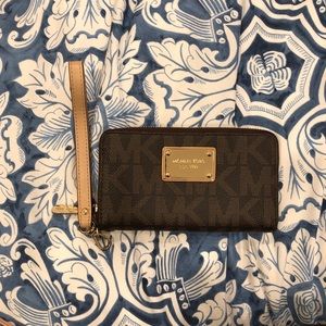 Authentic Michael Kors wristlet
